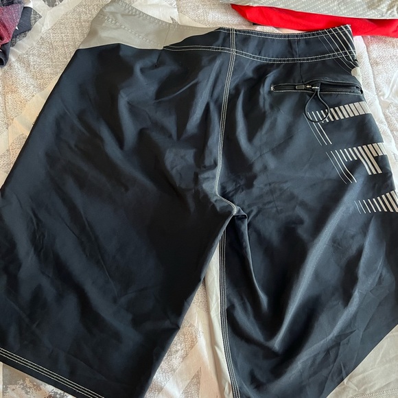Oakley board shorts - Picture 2 of 3